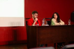 curadores introduzindo o debate