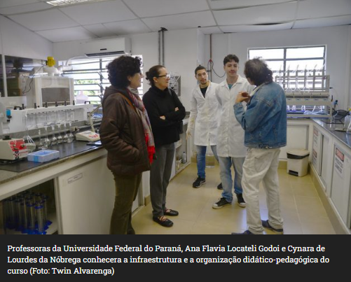 Professoras da UFPR, Ana Flávia Locateli e Cynara de Lourdes da Nóbrega no Laboratório de Qualidade Ambiental do curso de Engenharia Ambiental e Sanitária da UFJF