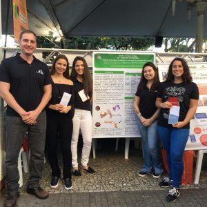 Integrantes do GET Medicina Veterinária no evento UFJF na Praça
