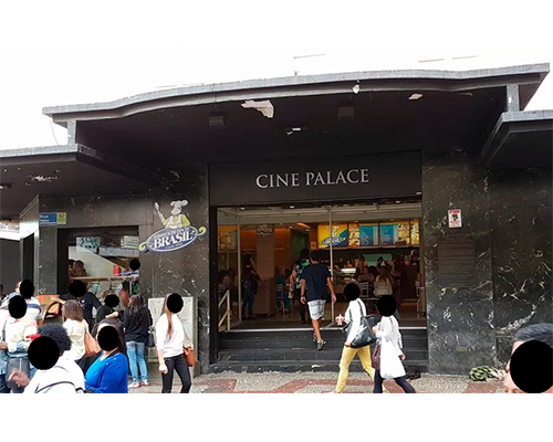 Faixada do Cine Palace antes do fechamento.