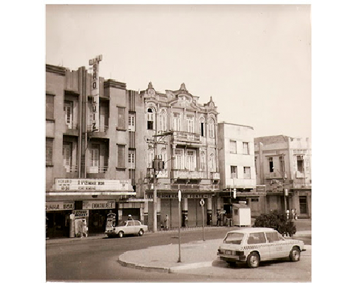 Antiga faixada do Cine São Luiz (à esquerda da imagem) 