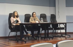 Professora Luzania, ao centro, ao lado da coordenadora do PPG em Ciências Sociais, professora Rogéria Campos de Alemida Dutra