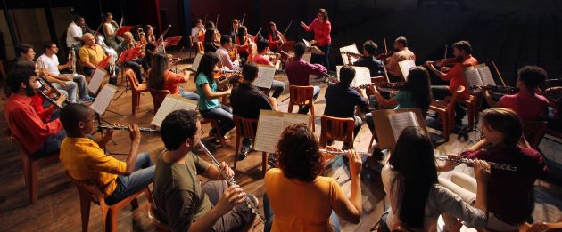 Orquestra reúne jovens que se destacaram nos cursos oferecidos pela Escola de Artes Pró-Música (Foto: Divulgação)