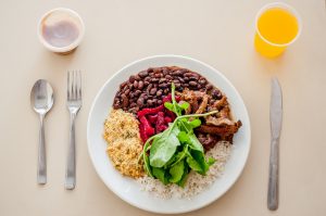 Refeição (almoço e jantar) a preços acessíveis, de R$ 1,40, são apontadas como vantagens de estudar na UFJF