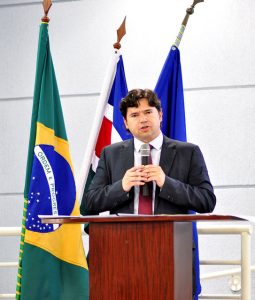 O chefe da Assessoria de Relações Internacionais do Governo do Estado de Minas Gerais, Rodrigo Perpétuo, afirma que UFJF é “parte importantíssima” do processo de difusão das relações internacionais (Foto: Twin Alvarenga)