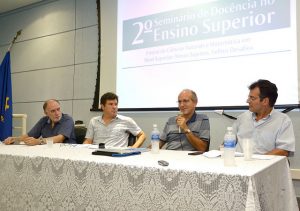 Debates reuniu pesquisadores e docentes da UFJF e demais instituições, como UFMG, Unesp e PUC (Foto: Alexandre Dornelas)