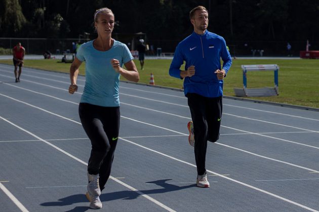The Estonians Grit Šadeiko, from heptathlon, and Rasmus Mägi, from 400m hurdle, exercised this Sunday at Faefid (Photo: Estela Loth/UFJF)