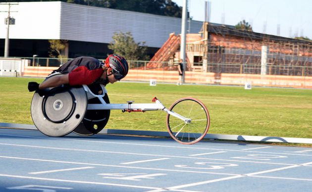 Austin Smeenk wheelchair racer athlete exercised and tested the track at Faefid (Photo: Twin Alvarenga/UFJF)