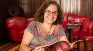 Atriz há 30 anos, a professora Márcia Falabella abordará linguagem teatral (Foto: Stess Panissi/Letícia Abdalla)