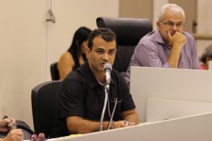 Diretor da UFJF-GV, Peterson Andrade, destacou a oportunidade de esclarecer informações referentes à execução orçamentária (Foto: Ivan Bretas)