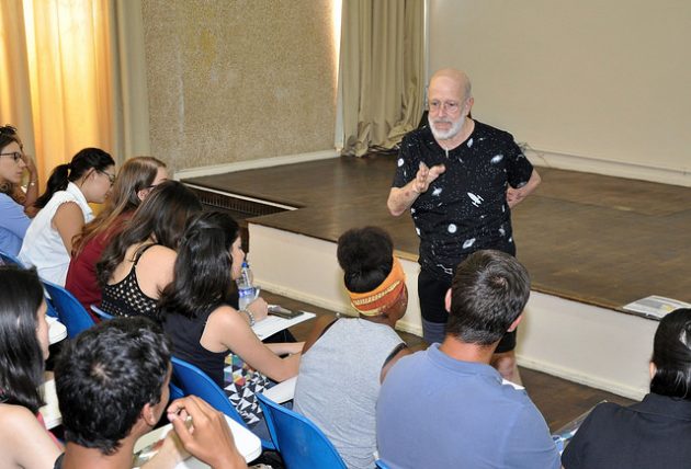 Nelson Beltran enfatizou papel político-social que o professor tem dever de exercer (Foto: Alexandre Dornelas/UFJF)