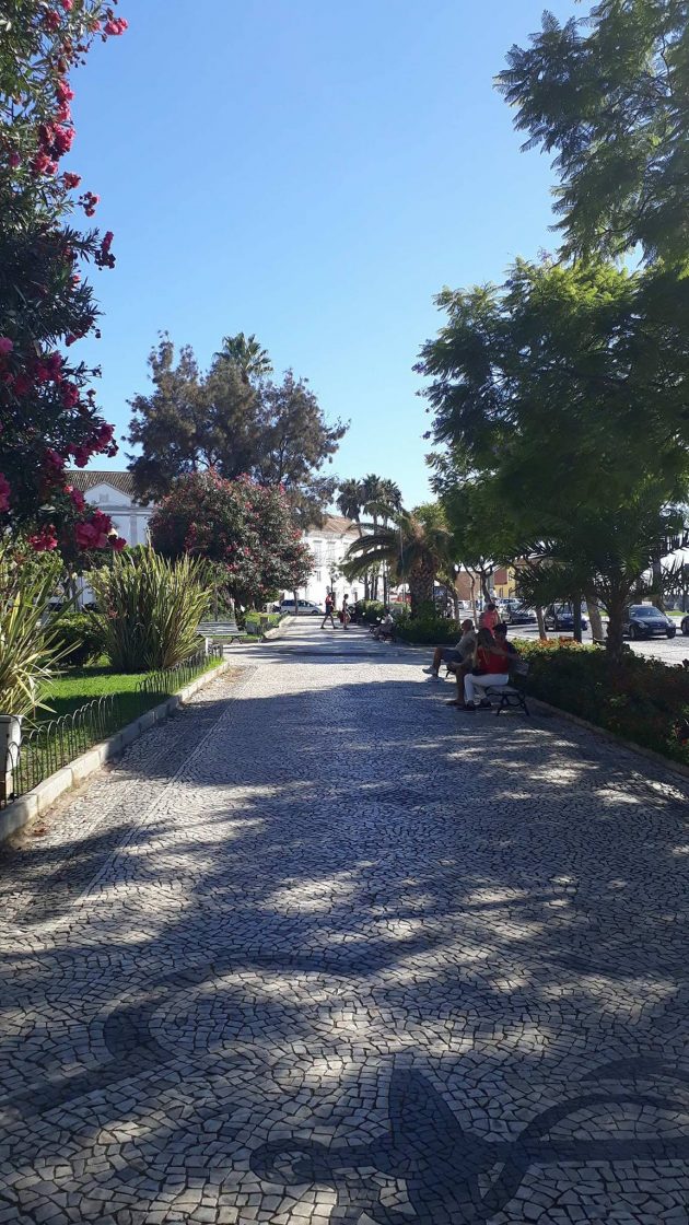 A vida calma da cidade litorânea de Faro onde Polyana estuda (Foto: arquivo pessoal)
