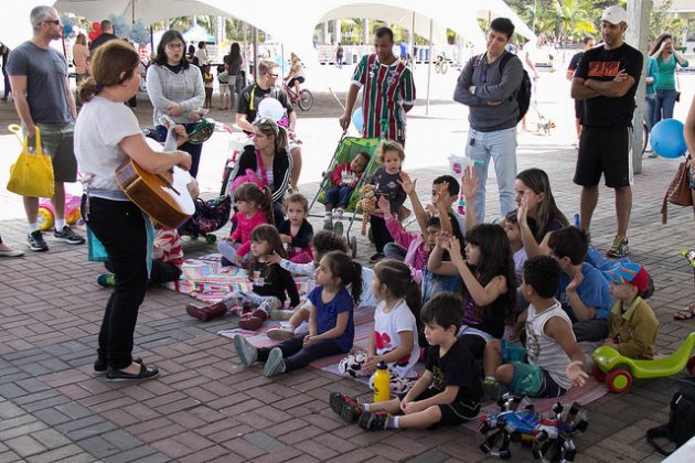 Crianças se divertem com música e contação de histórias (Foto: Victor Marcelino)