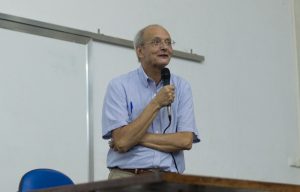 Mário Carneiro levantou questões como a importância da “ciência pela ciência” na resolução de questões da sociedade (Foto: Iago de Medeiros)