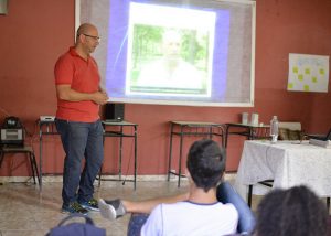 Fábio Prezoto falou sobre a Entomologia Forense, que aplica o estudo de insetos em processos criminais (Foto: Twin Alvarenga)