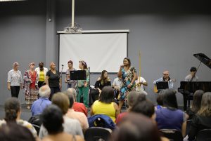 Primeiro dia de evento contou com apresentações musicais (Foto: Twin Alvarenga/UFJF)