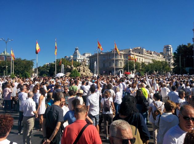 Em visita a Madri, Vitória Acerbi encontrou uma manifestação a favor da manutenção da unidade do país (foto: arquivo pessoal)