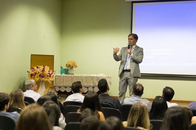 Presidente do CRO, Magno, falou sobre a importância da efetiva inclusão da odontologia no SUS (Foto: Iago Medeiros)