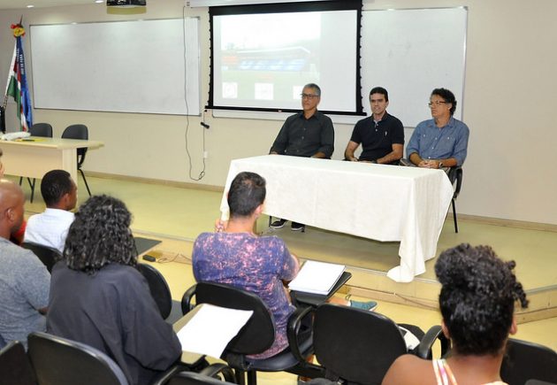 Abertura do curso contou com os professores Marcelo Matta, Daniel Martinez e Álvaro Quelhas (Foto: Alexandre Dornelas) 
