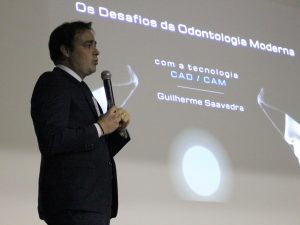 Guilherme Saavedra foi um dos palestrantes do simpósio. (Foto: Sebastião Junior)