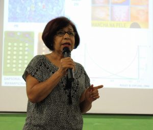 A professora Lúcia Fraga estuda a hanseníase na região de Governador Valadares. (Foto: Sebastião Junior)