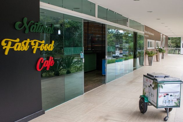 Centro de Vivência já funciona com lanchonete, cafeteria e restaurante (Foto: Gustavo Tempone/UFJF)