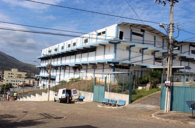 Prédio fica no bairro Vila Bretas, em Governador Valadares. (Foto: Dante Rodrigues)