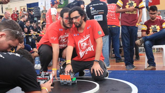 Torneio de robótica ocorreu no Instituto Nacional de Telecomunicações (Foto: Divulgação/Equipe Rinobot)