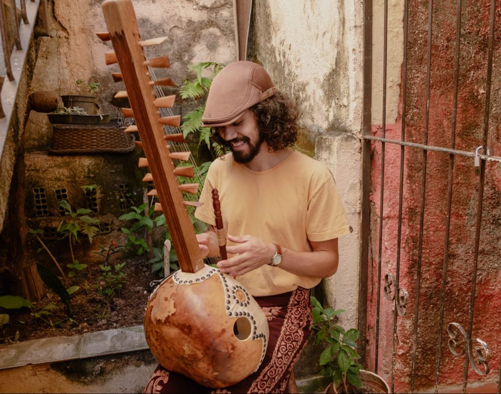 bruno targs - musico - apresenta som da mata - no jardim botanico ufjf - foto divulgacao