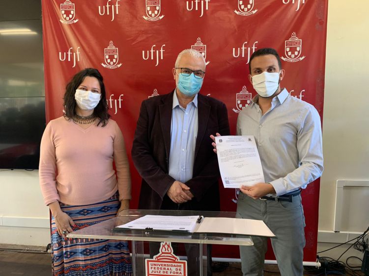 André Luiz Silva Alvim (à direita)