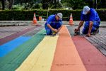 Pintura da faixa de pedestres, Semana Rainbow - 27/06/2019 (Foto: Gustavo Tempone)