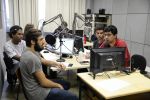 Estudantes da Faculdade de Comunicação fazem transmissão de jogo da Copa do Mundo de Futebol 2018, pela Rádio Facom (Foto: Twin Alvarenga)
