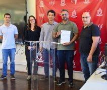 Posse do servidor Aldo de Araújo. O novo servidor atuará na departamento de Zoologia (Foto: Twin/UFJF)