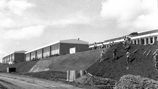 Fotografia que mostra o antigo ICHL e Centro de Linguas, em 1971 (Foto: Roberto Dornelas/ Arquivo Central)