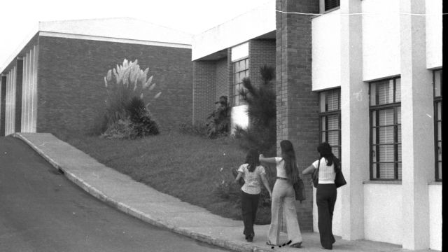 Fotografia que mostra o antigo ICHL e Centro de Linguas, em 1971 (Foto: Roberto Dornelas/ Arquivo Central)