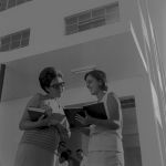 Estudantes na Faculdade de Economia, prédio atual do arquivo permanente do Arquivo Central, década de 1960