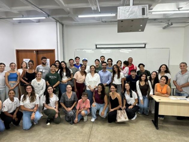 Projeto de extensão Kinder promove encontro sobre adolescência e TEA