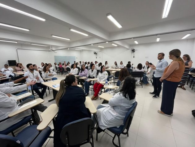 UFJF capacita profissionais do SUS para realização de implante de contraceptivo