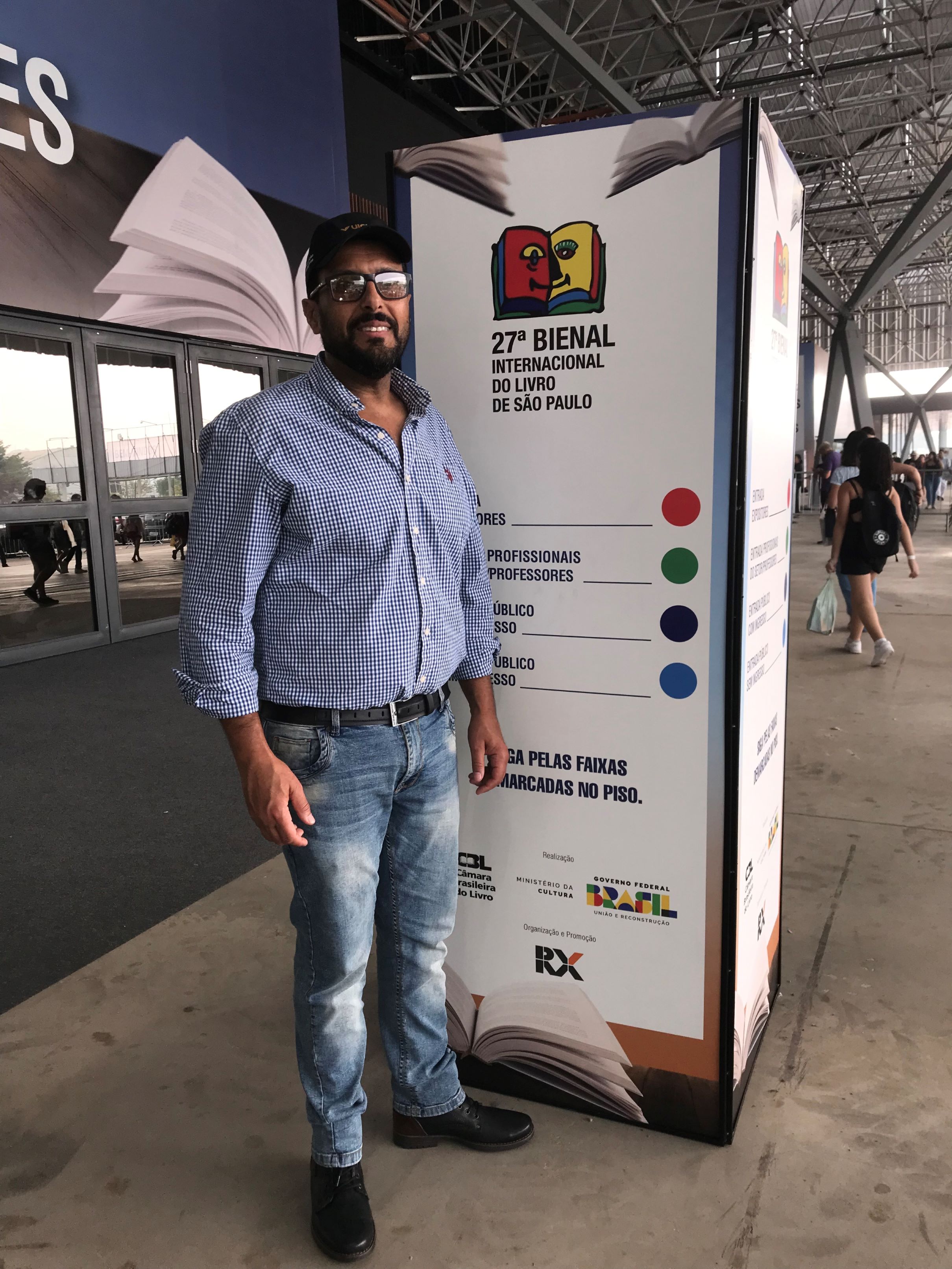 Servidor do CBR participa da cerimônia de abertura da 27ª Bienal Internacional do Livro de São Paulo: literatura e ciência em prol da cultura.