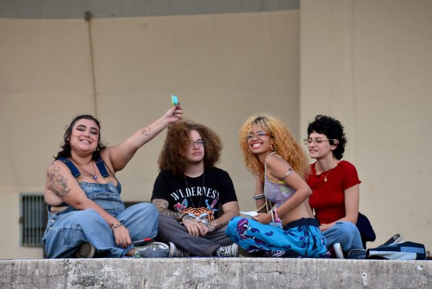 Concurso de performance reúne comunidade sáfica na Praça Cívica
