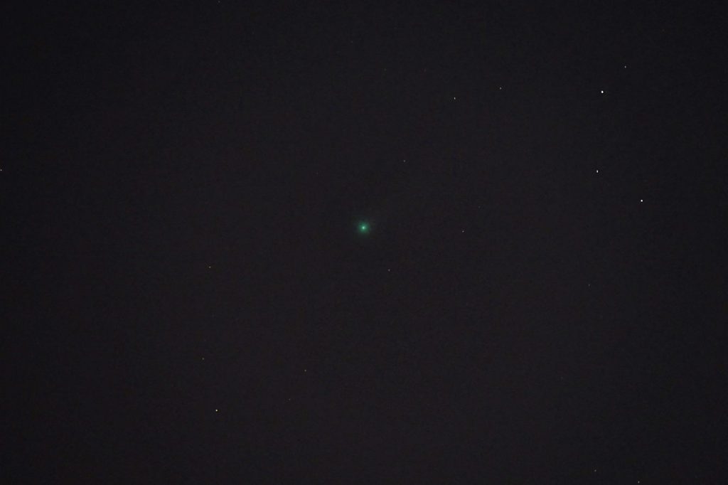 Foto em close do cometa Neowise.