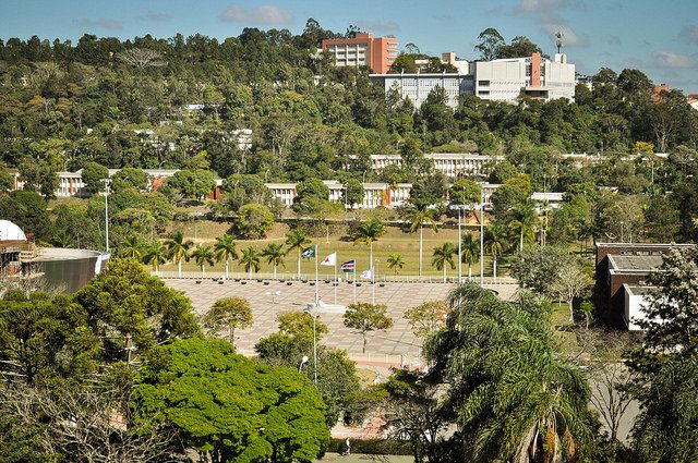 PROGRAMAS E PROJETOS DE GRADUAÇÃO