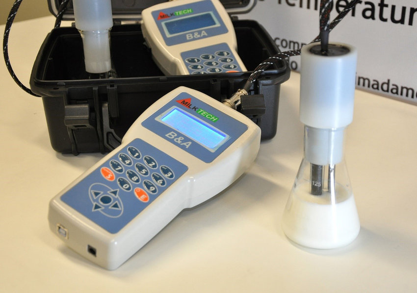 Milktech-apparatus-It-contains-an-electrode-and-a-temperature-sensor-so-measurements
