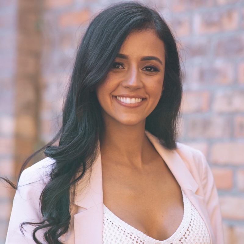 Dra.  Renata Mendes