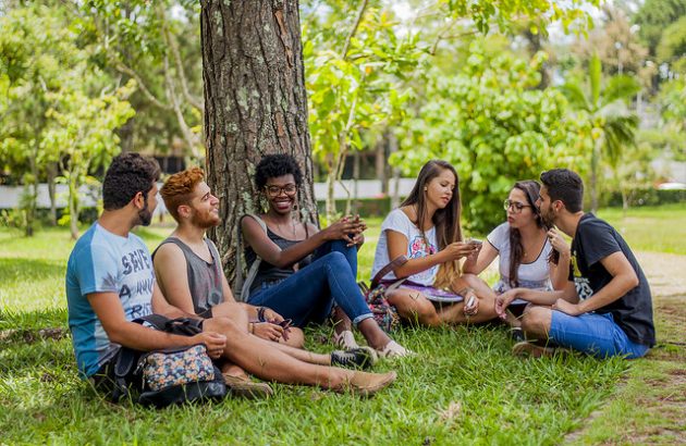 “Janelas para o Mundo”: estrangeiros compartilham experiências no aprendizado do português