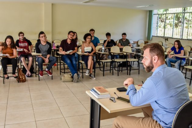 UFJF lança edital com 30 vagas para professores efetivos em JF e GV