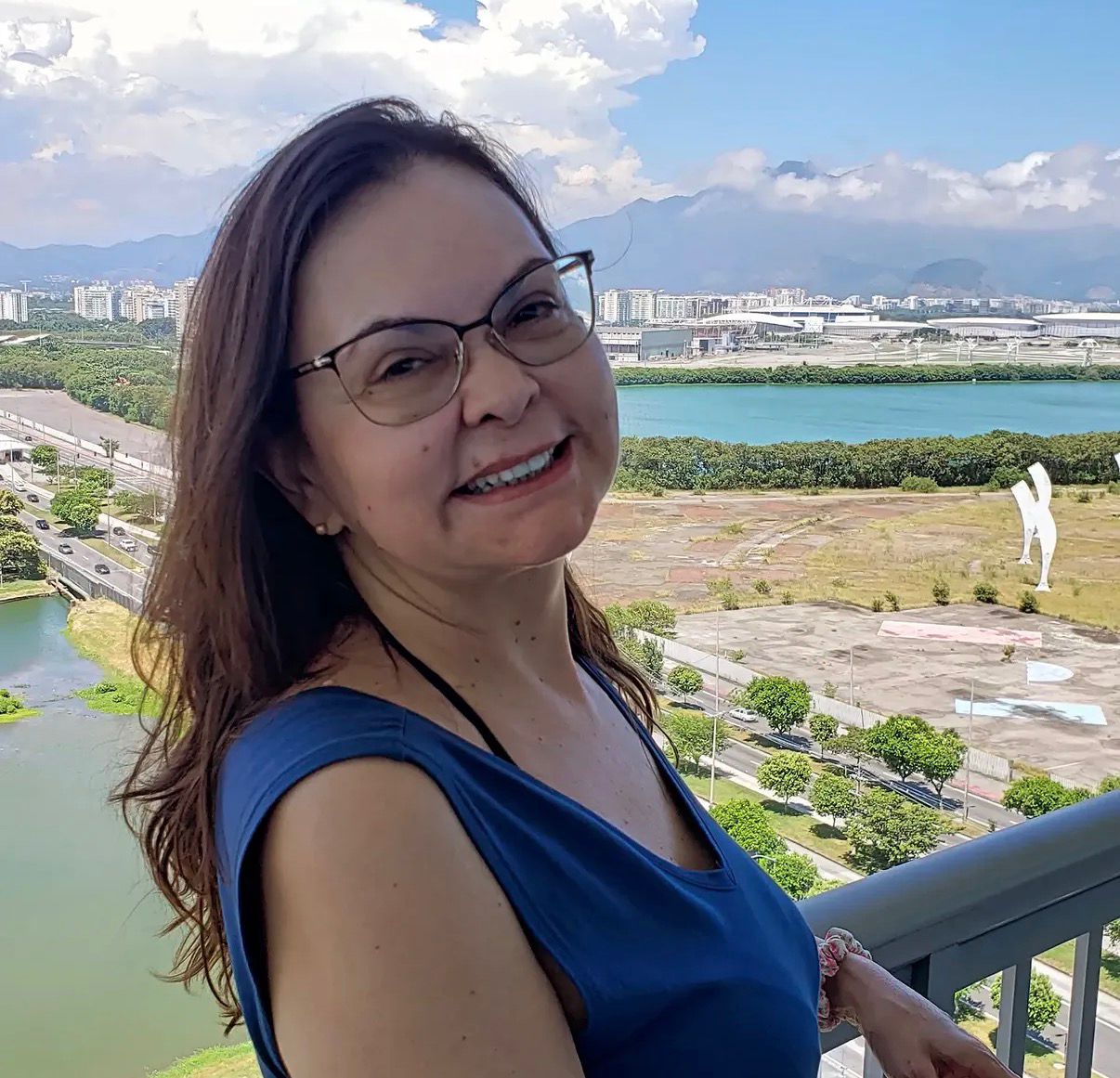 Professora da UFJF participa do Pint of Science com palestra sobre desinformação e poder midiático