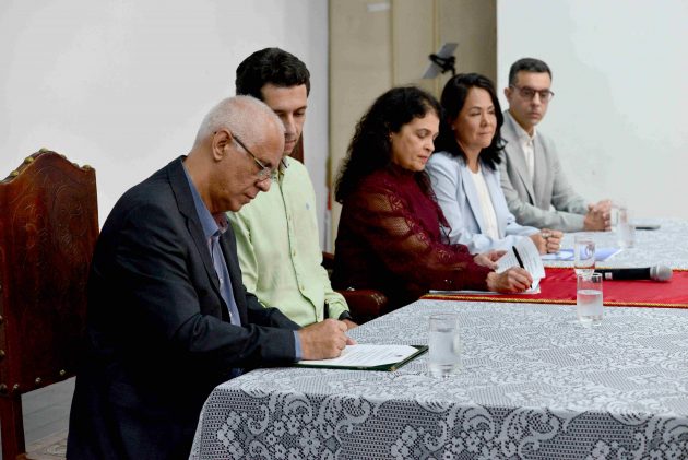 Novo diretor da Faculdade de Administração e Ciências Contábeis toma posse