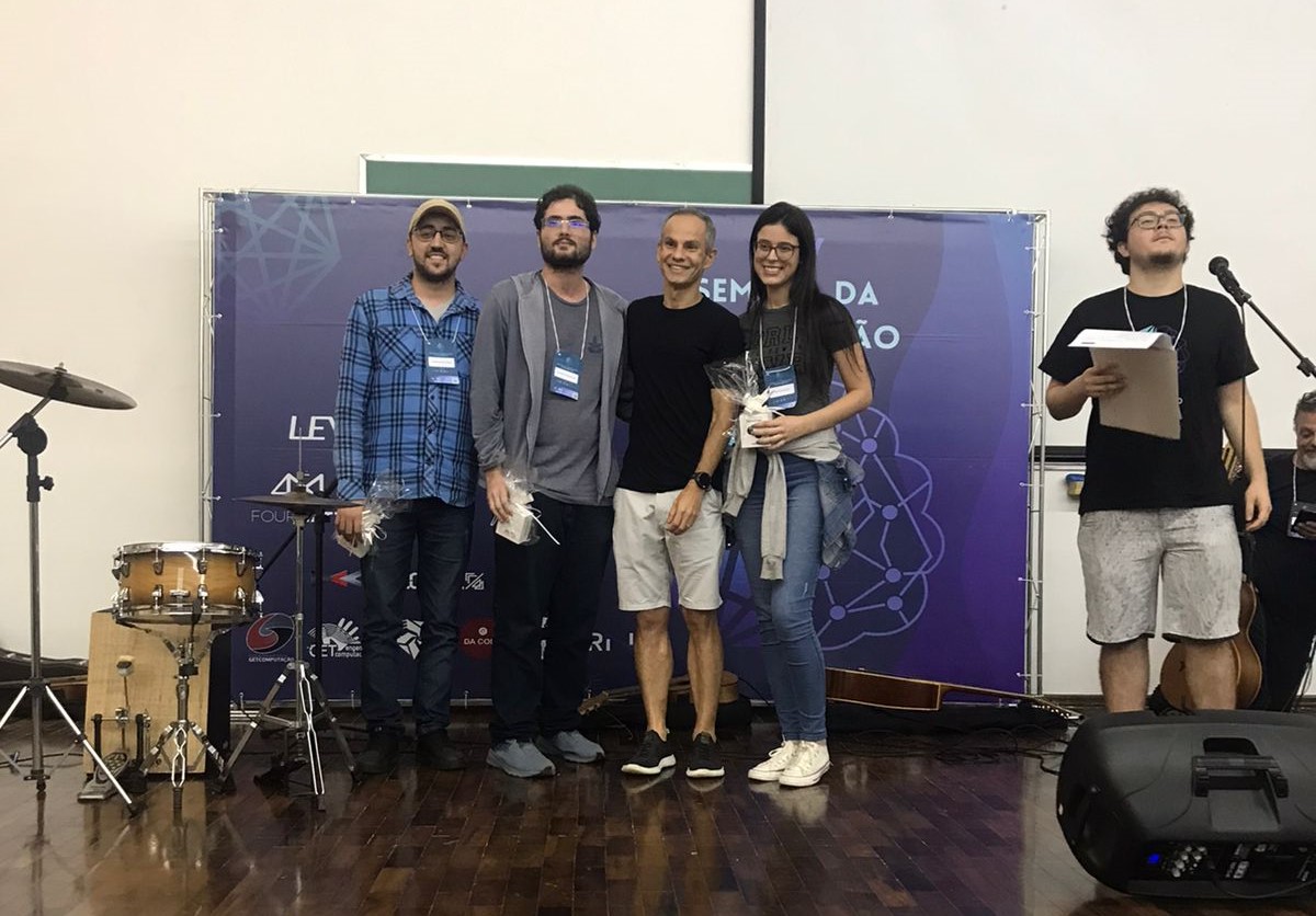 Aluna do projeto FISIOCOMP recebe prêmio na Semana da Computação da UFJF