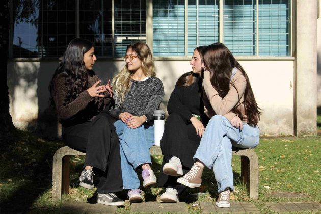 Projeto de Universalização da Oferta de Línguas Estrangeiras seleciona bolsistas de docência